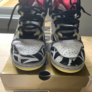 Men’s size 6.5 Nike SB highs.